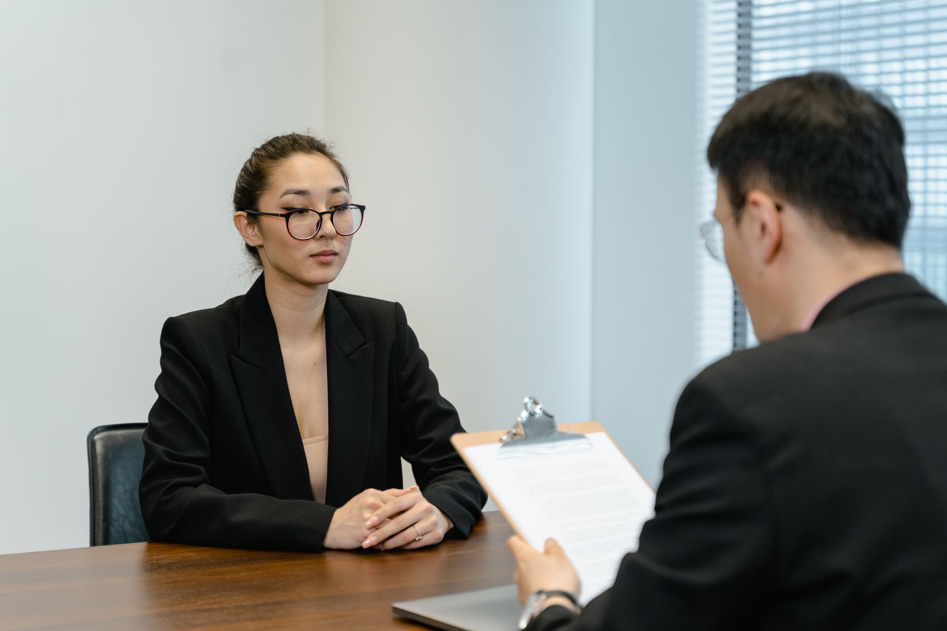 面接をする担当者の様子